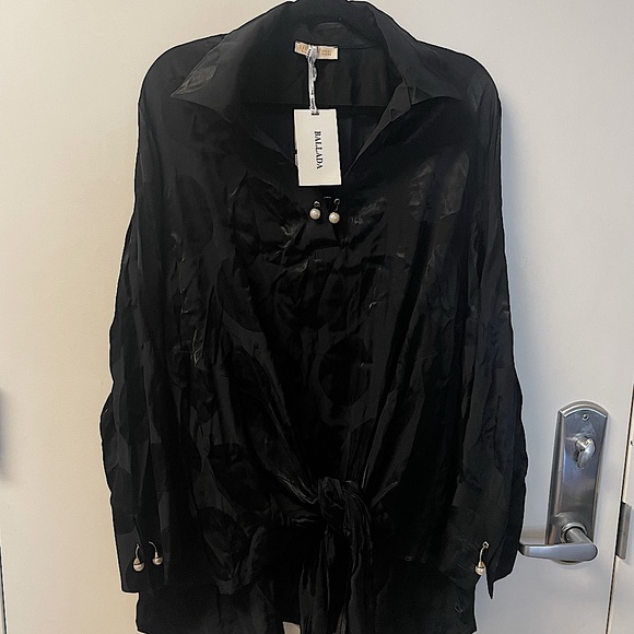 NWT European Couture:Gorgeous, Relaxed Fit Black Blouse w/ Unique Golden Details - Picture 3 of 10